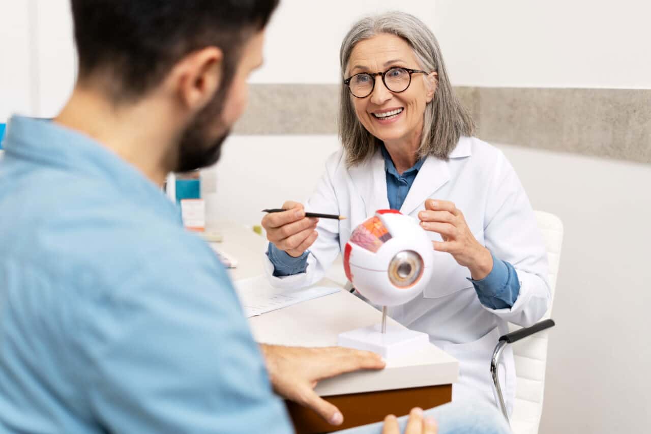 doctor explaining entropion